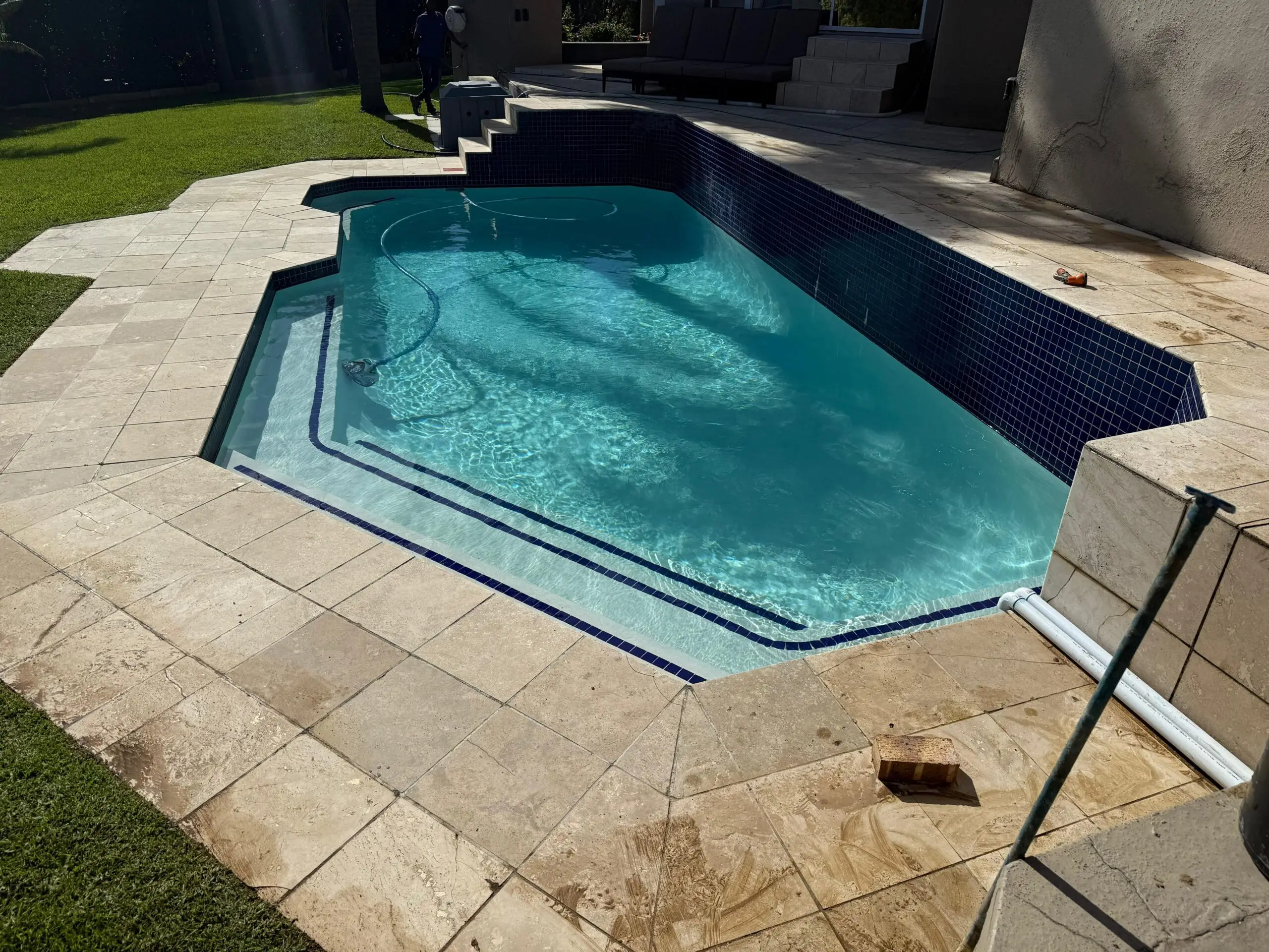 Fibreglass pool relining